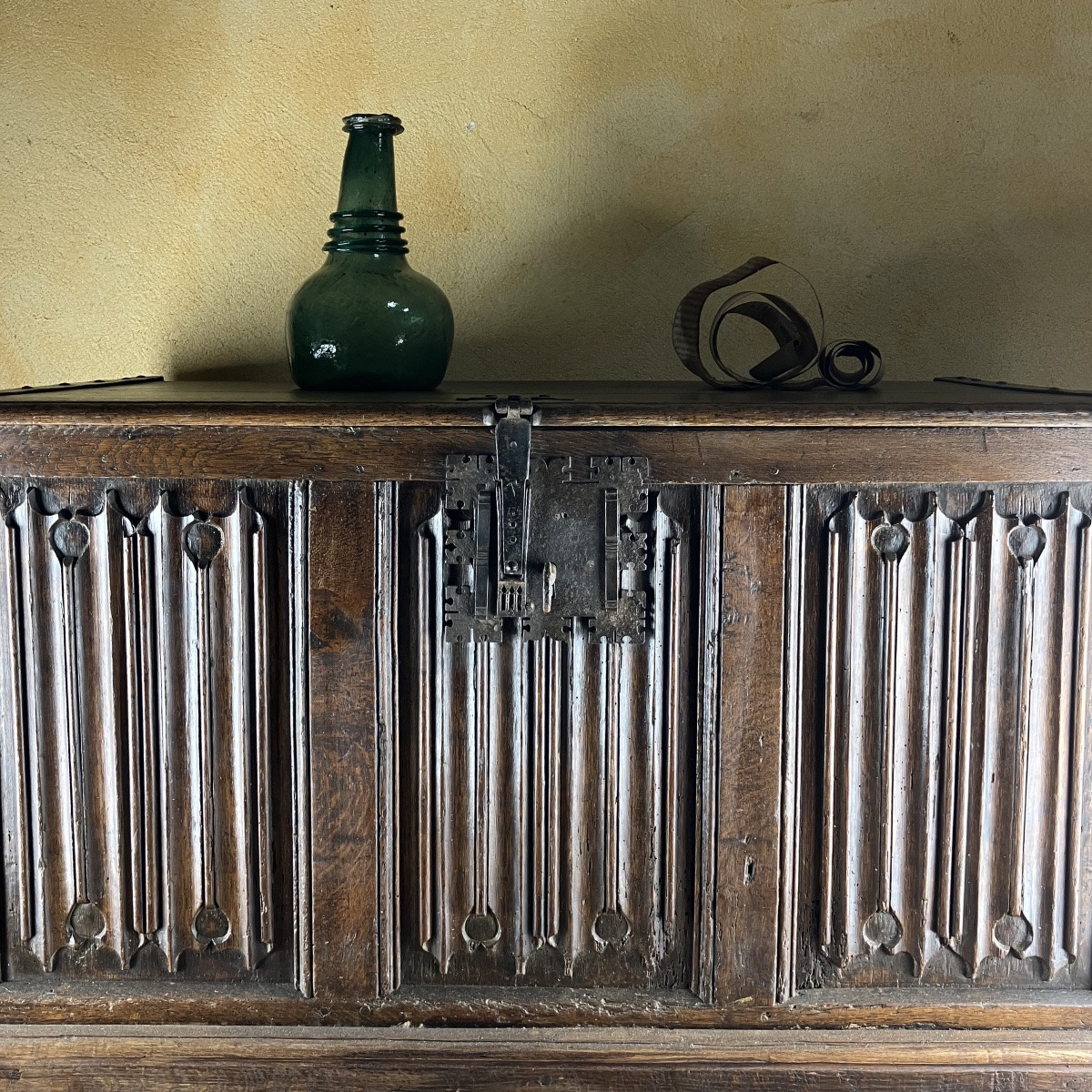 coffre gothique décor plis de serviette-photo-6