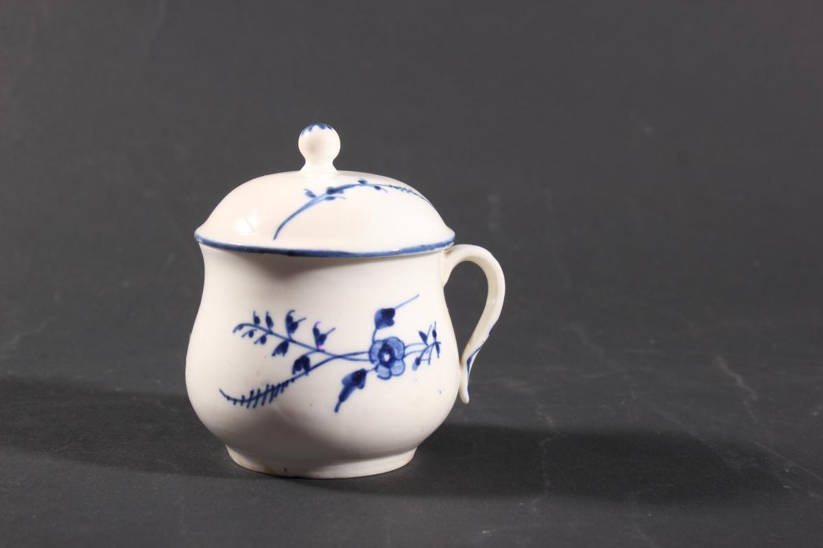 Pot à Créme, Porcelaine Tendre De Chantilly XVIIIéme