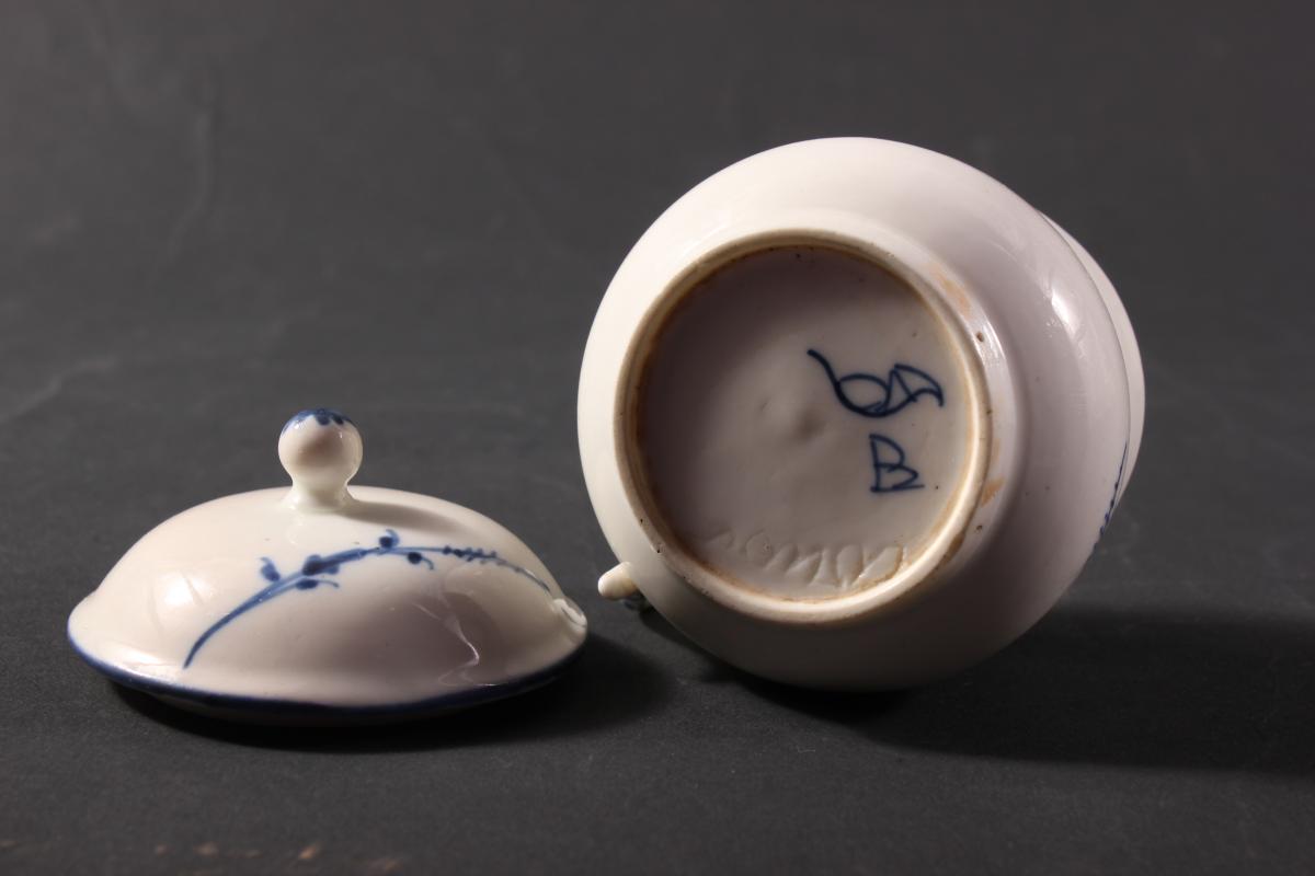 Pot à Créme, Porcelaine Tendre De Chantilly XVIIIéme-photo-3