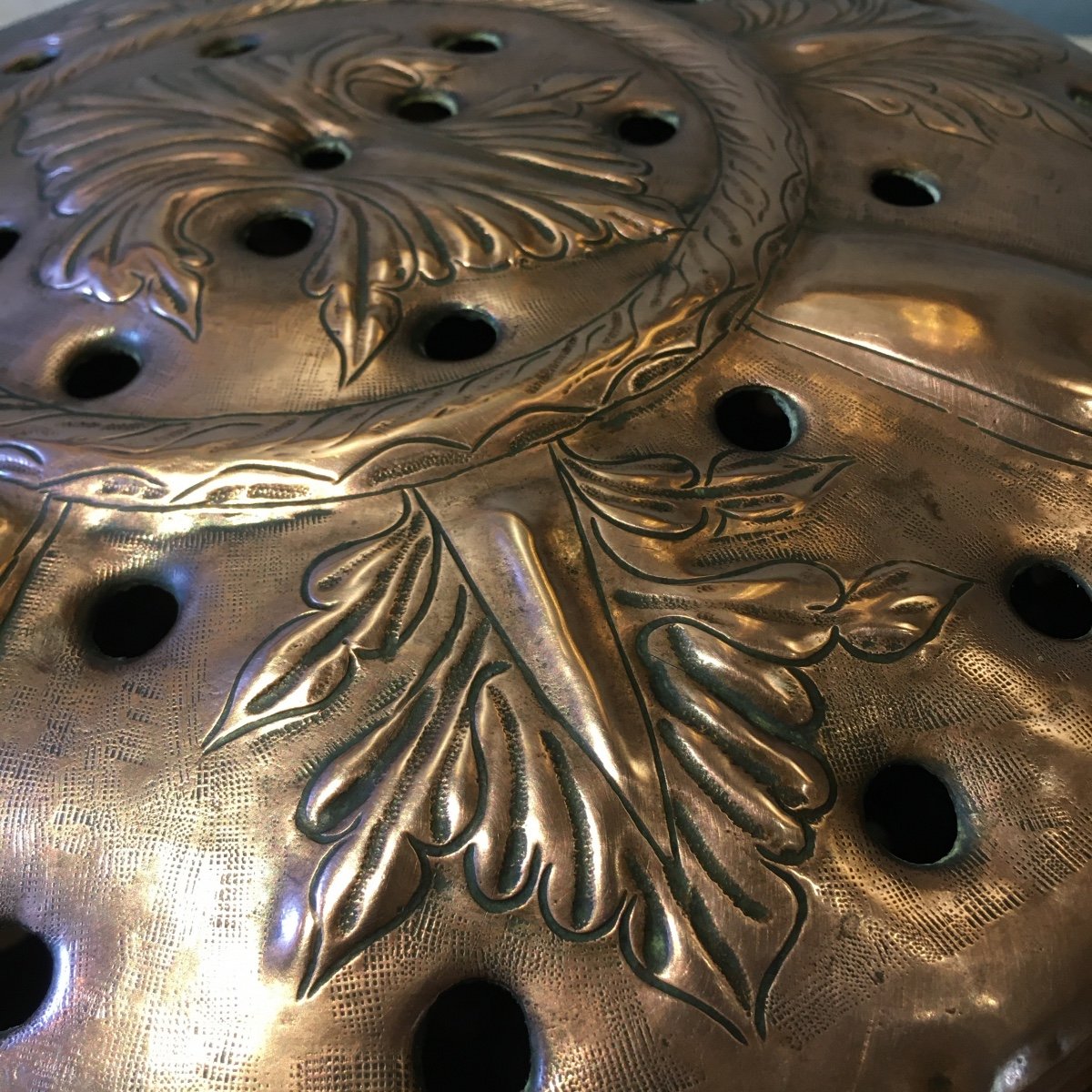 Bassinoire En Cuivre Au R Couronné Et Poinçons De Dinandier -photo-3