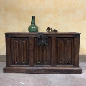 coffre gothique décor plis de serviette