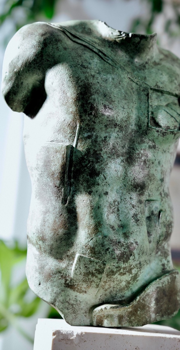 Igor Mitoraj (1944-2014) - Sculpture, Persée - 48 cm - Bronze, travertine-photo-4