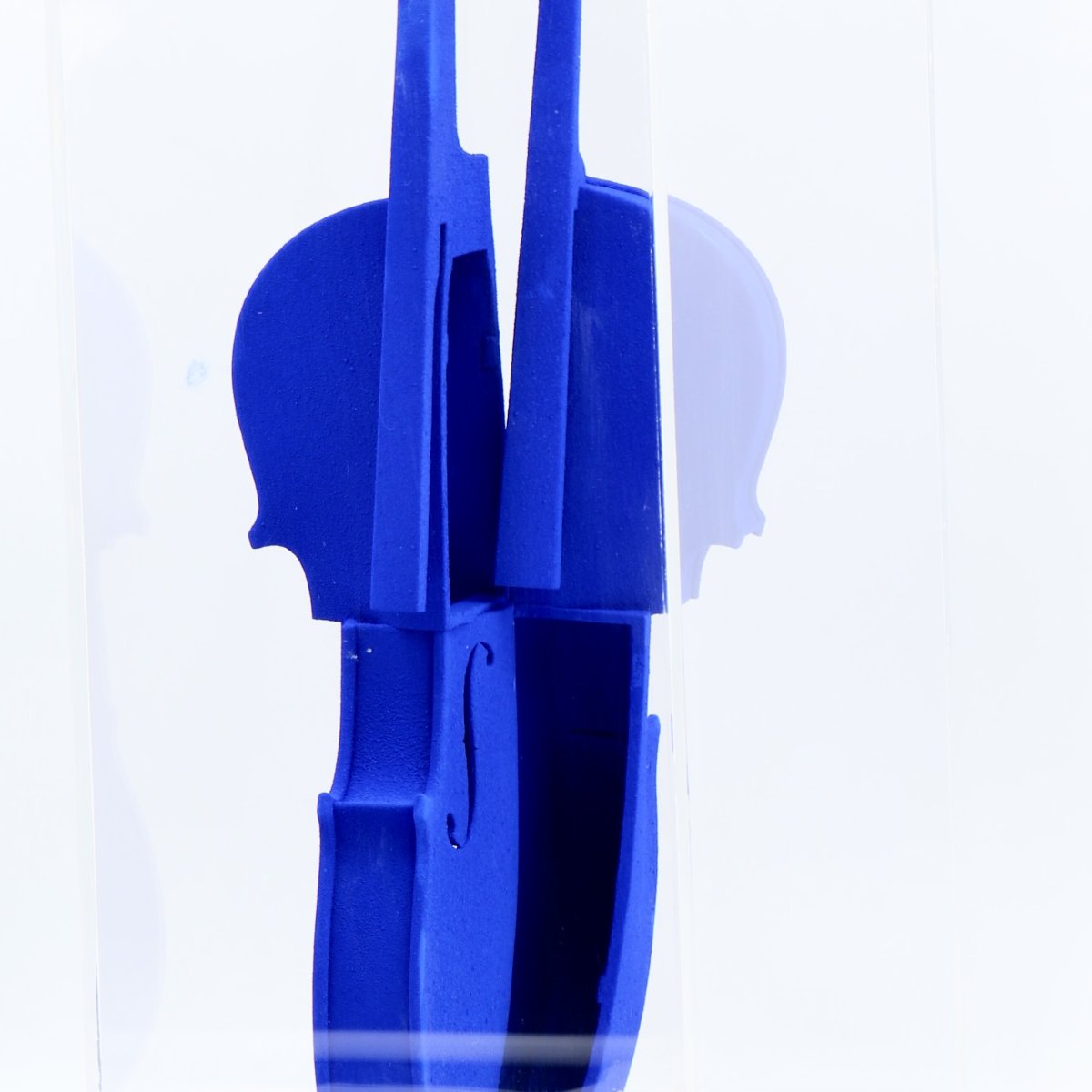 Arman – Homage To Yves Klein, 1993 – Ikb Violin Under Plexiglas – Hc 3/14-photo-1