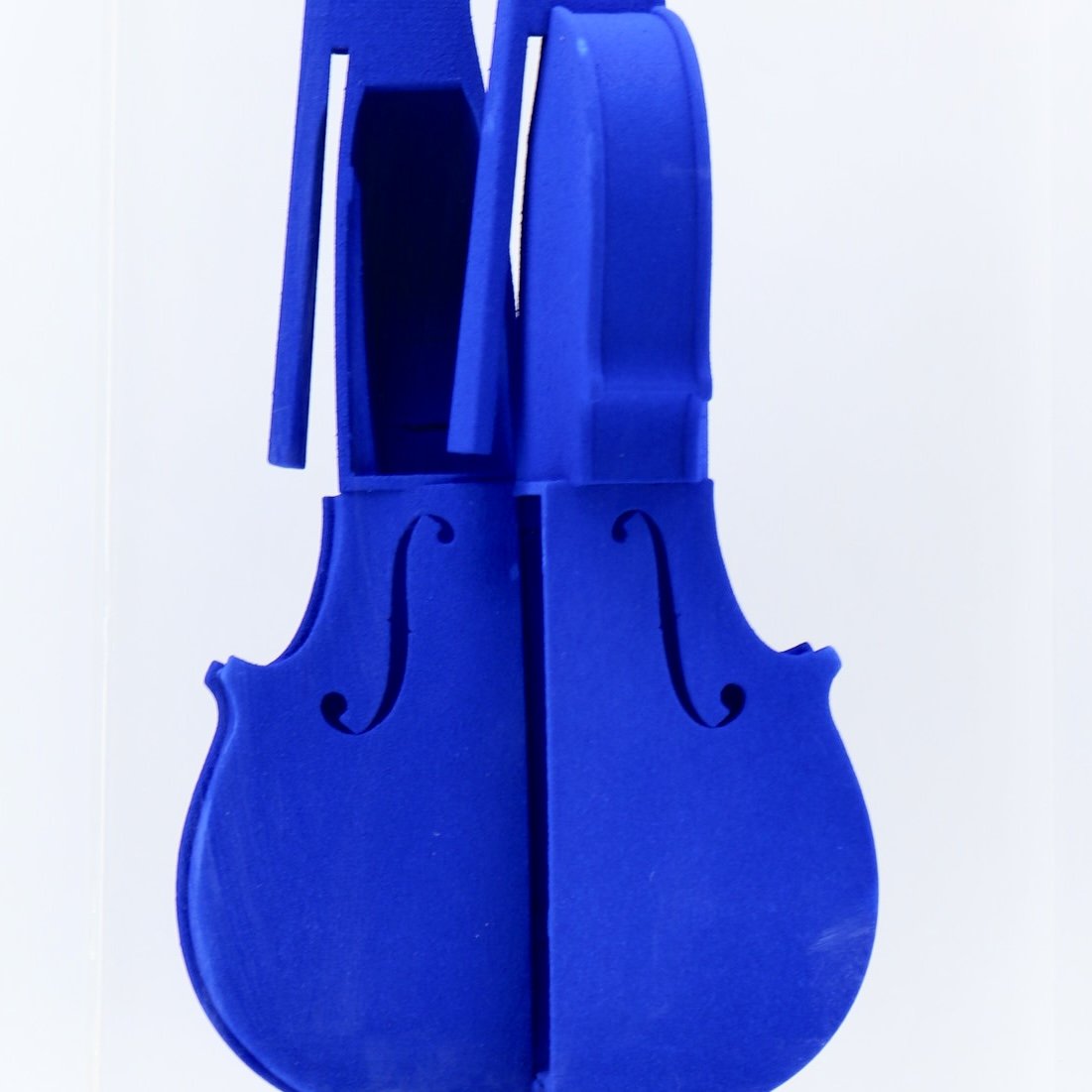 Arman – Homage To Yves Klein, 1993 – Ikb Violin Under Plexiglas – Hc 3/14-photo-7