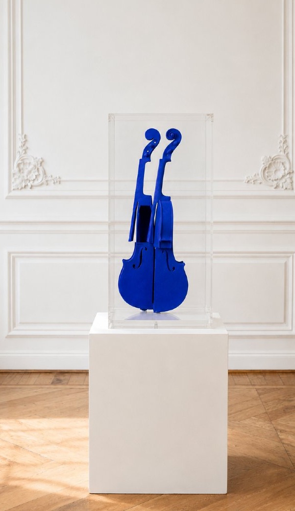 Arman – Homage To Yves Klein, 1993 – Ikb Violin Under Plexiglas – Hc 3/14
