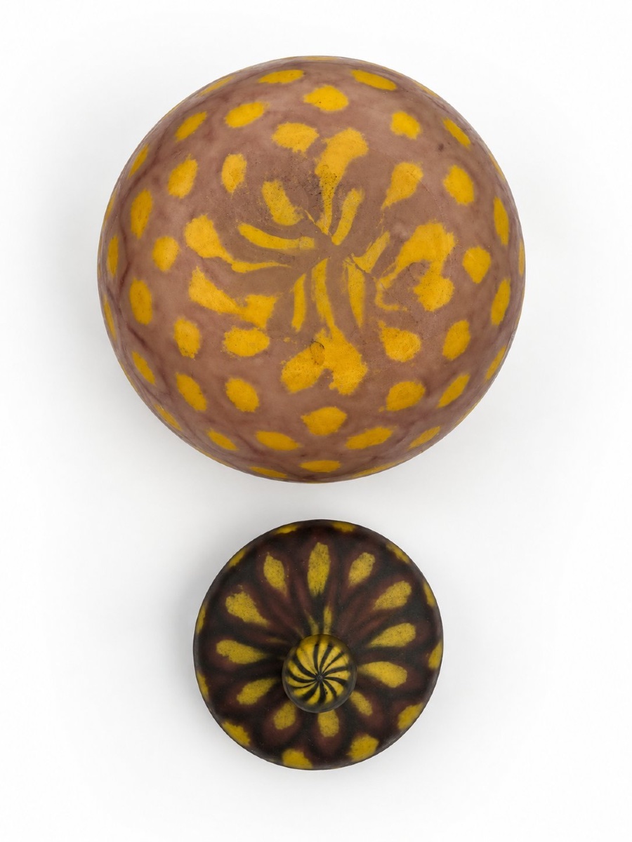 Daum Nancy – Rare Polychrome Lidded Box With A Lattice Pattern And Yellow Dots, Circa 1920-photo-1