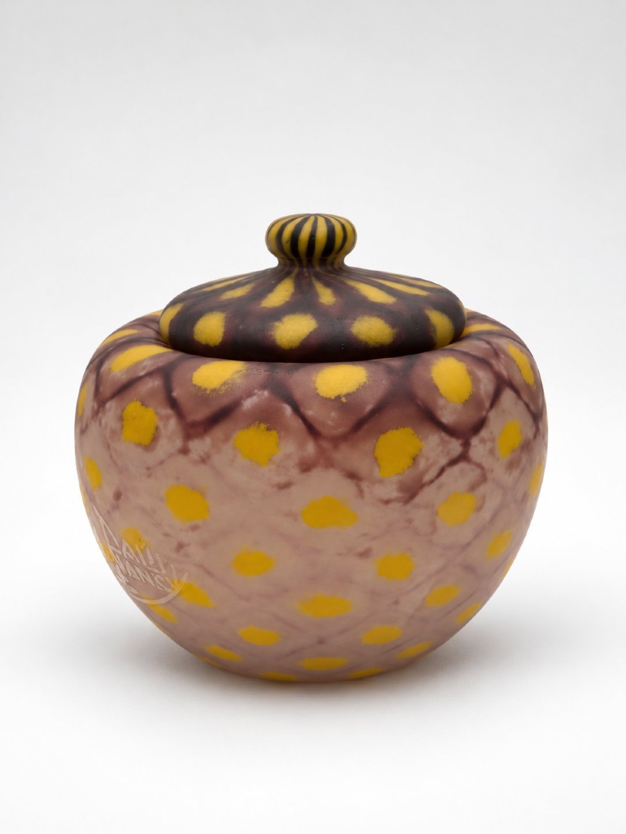 Daum Nancy – Rare Polychrome Lidded Box With A Lattice Pattern And Yellow Dots, Circa 1920