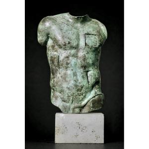 Igor Mitoraj (1944-2014) - Sculpture, Persée - 48 cm - Bronze, travertine
