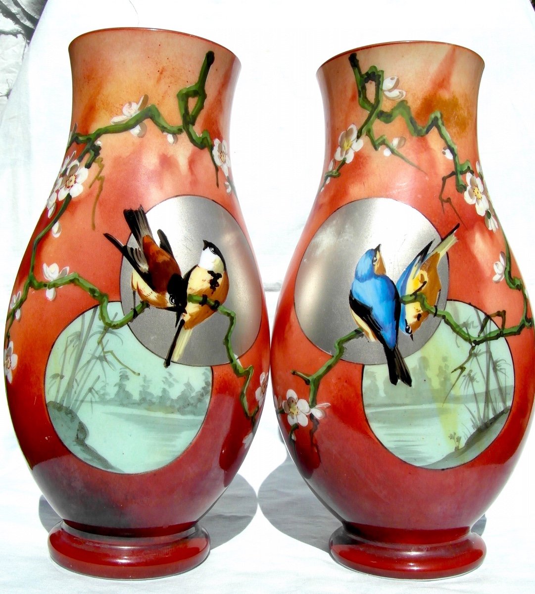 Beautiful Pair Of Baccarat Vases In Opaline, "birds With Apple Trees", 1880, Rare, Era Daum Galle