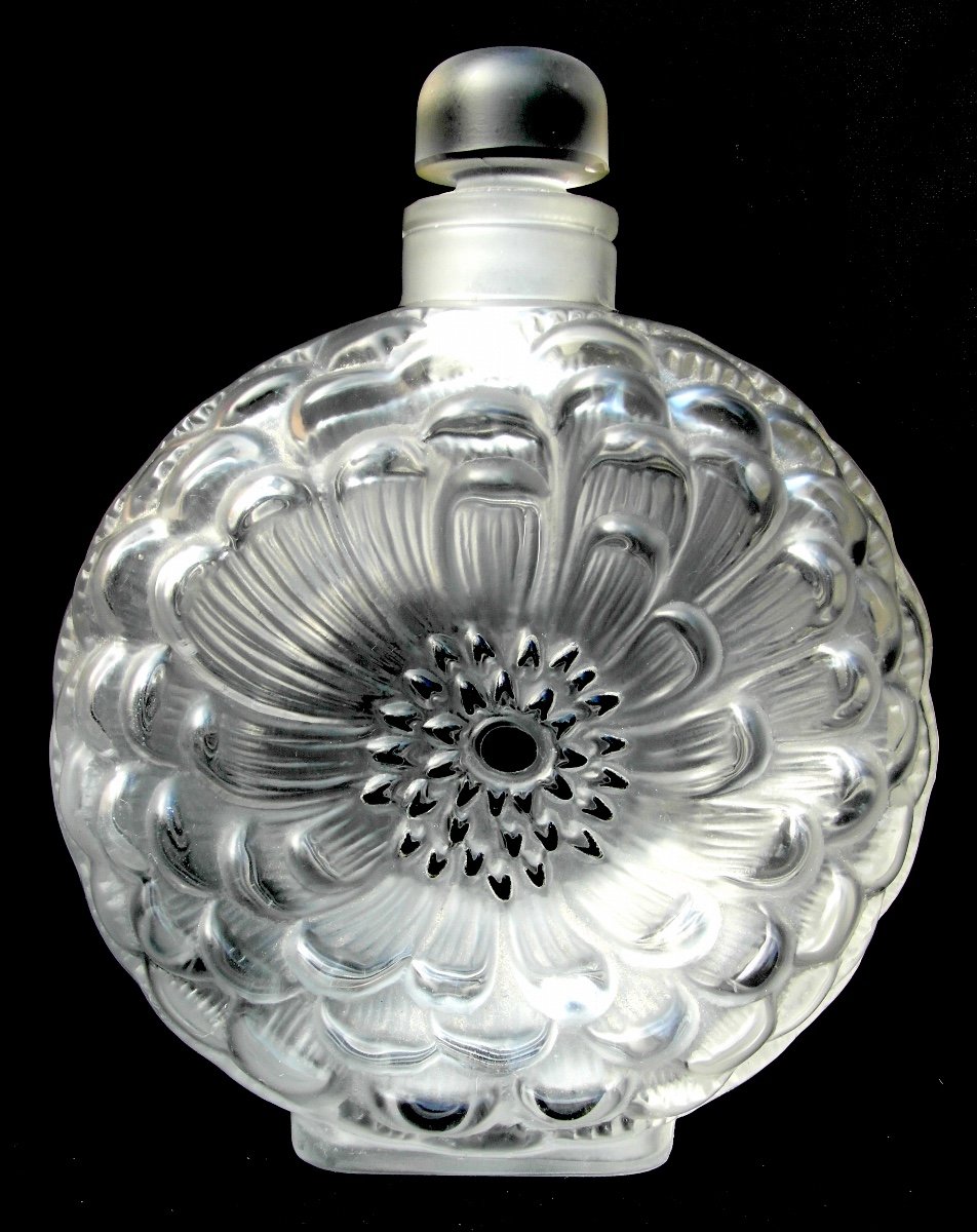 Flacon Lalique, Modèle "dahlias",  Era Daum Baccarat 