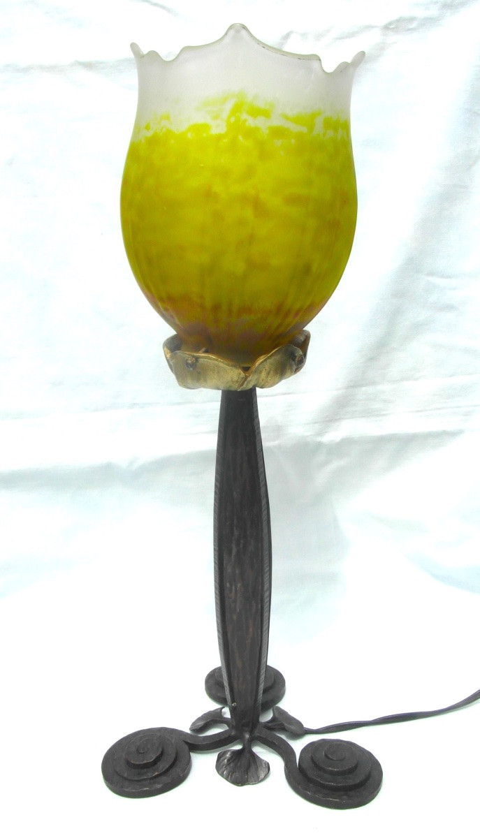 1900 Desk Lamp With Scalloped Daum Tulip And Wrought Iron Base, Galle Brandt Kiss Era-photo-2