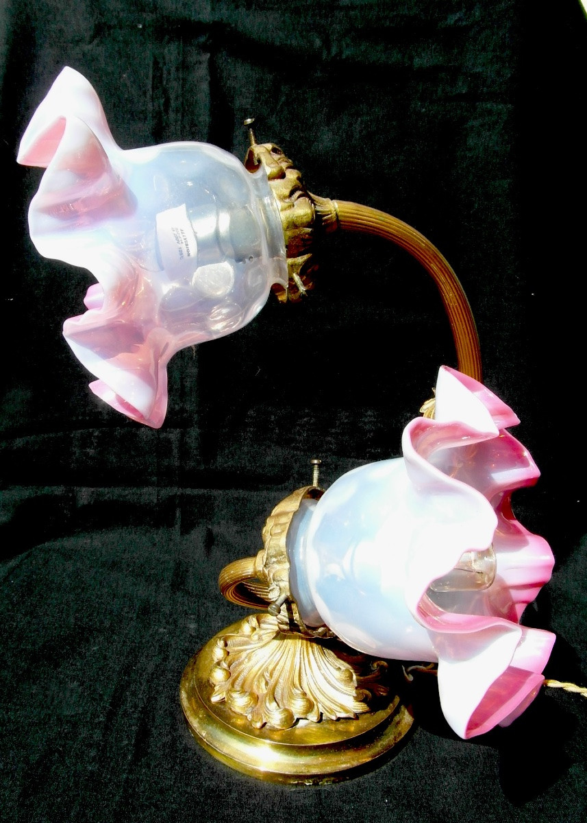 Lampe art-nouveau 2 feux, tulipes opalescentes décor clématites, era galle daum Benson 1900-photo-1