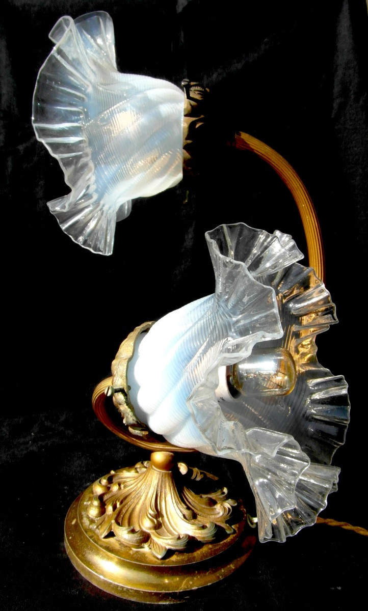 Art Nouveau 2-light Lamp, Opalescent Tulips, Era Galle Daum Benson Sabino 1900