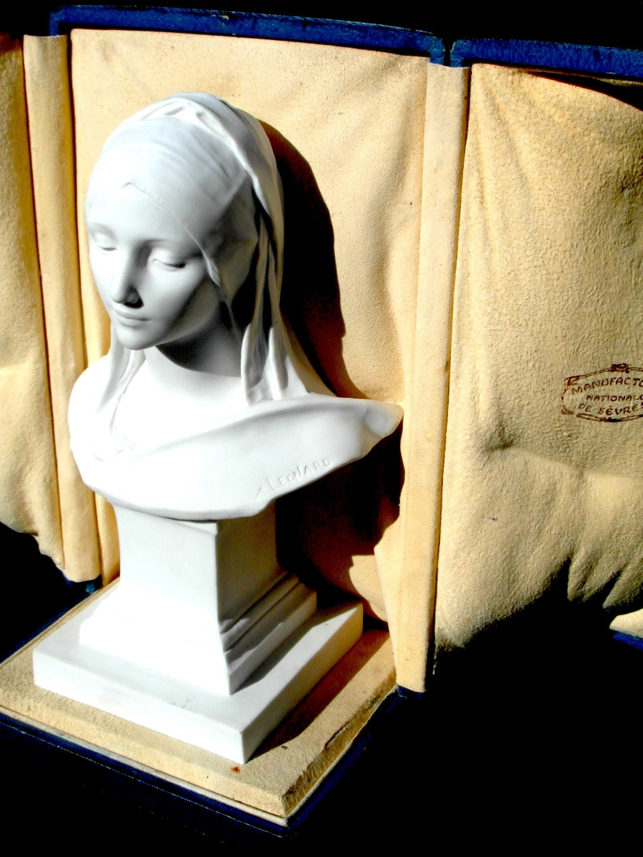 Buste "jeune paysanne" par A.Leonard en biscuit de la M. Nationale de SEVRES, vers 1900-photo-1