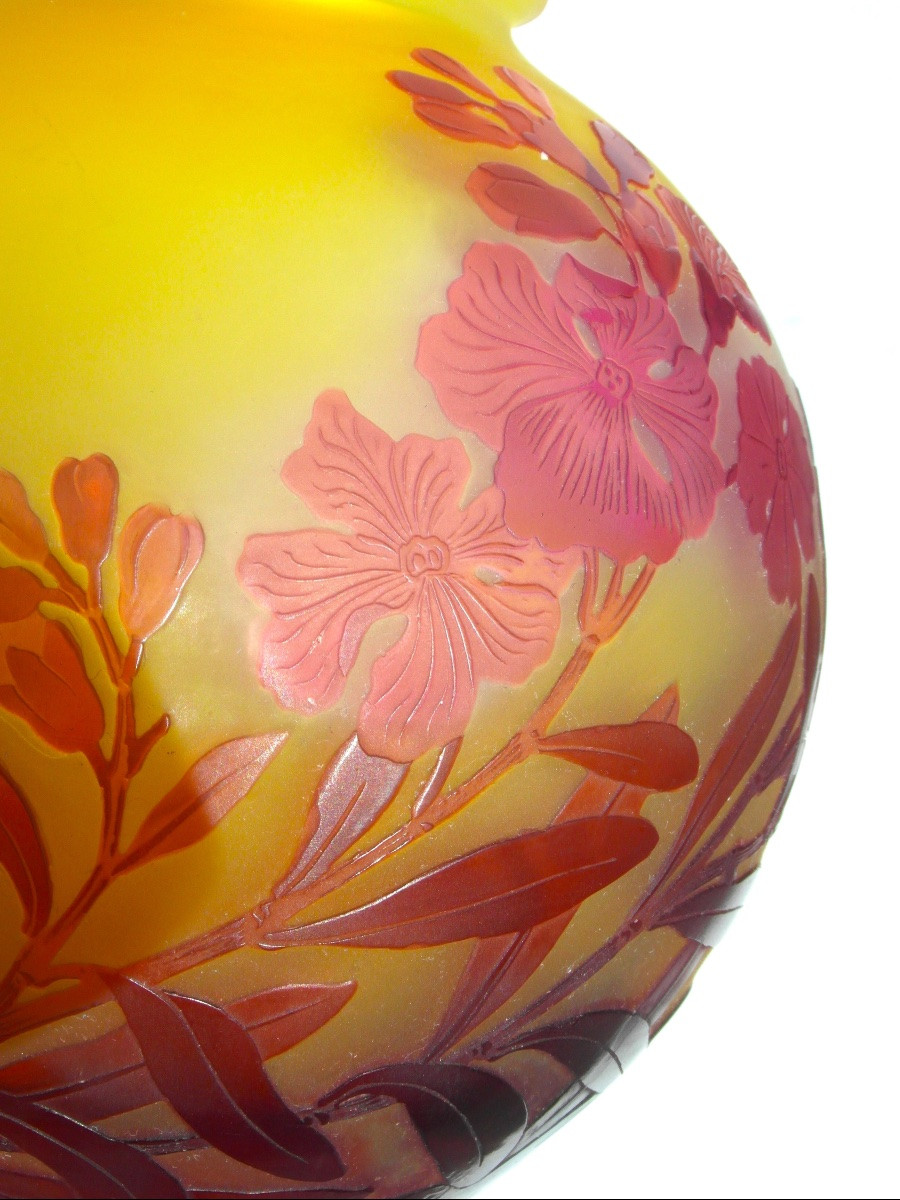 Ball Vase Decorated With Red And Pink Weigelias By Galle, Daum Era 1900-photo-3
