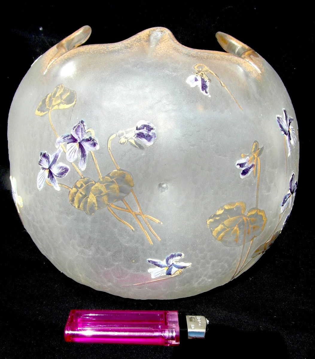 Vase boule cabossé et  festonné "violettes aux vents" par Montjoye, era daum galle legras 1900-photo-2