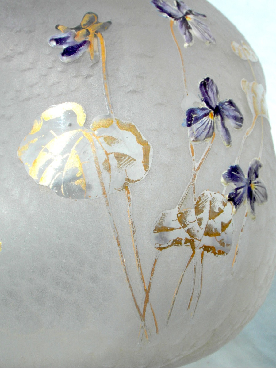 Vase boule cabossé et  festonné "violettes aux vents" par Montjoye, era daum galle legras 1900-photo-6