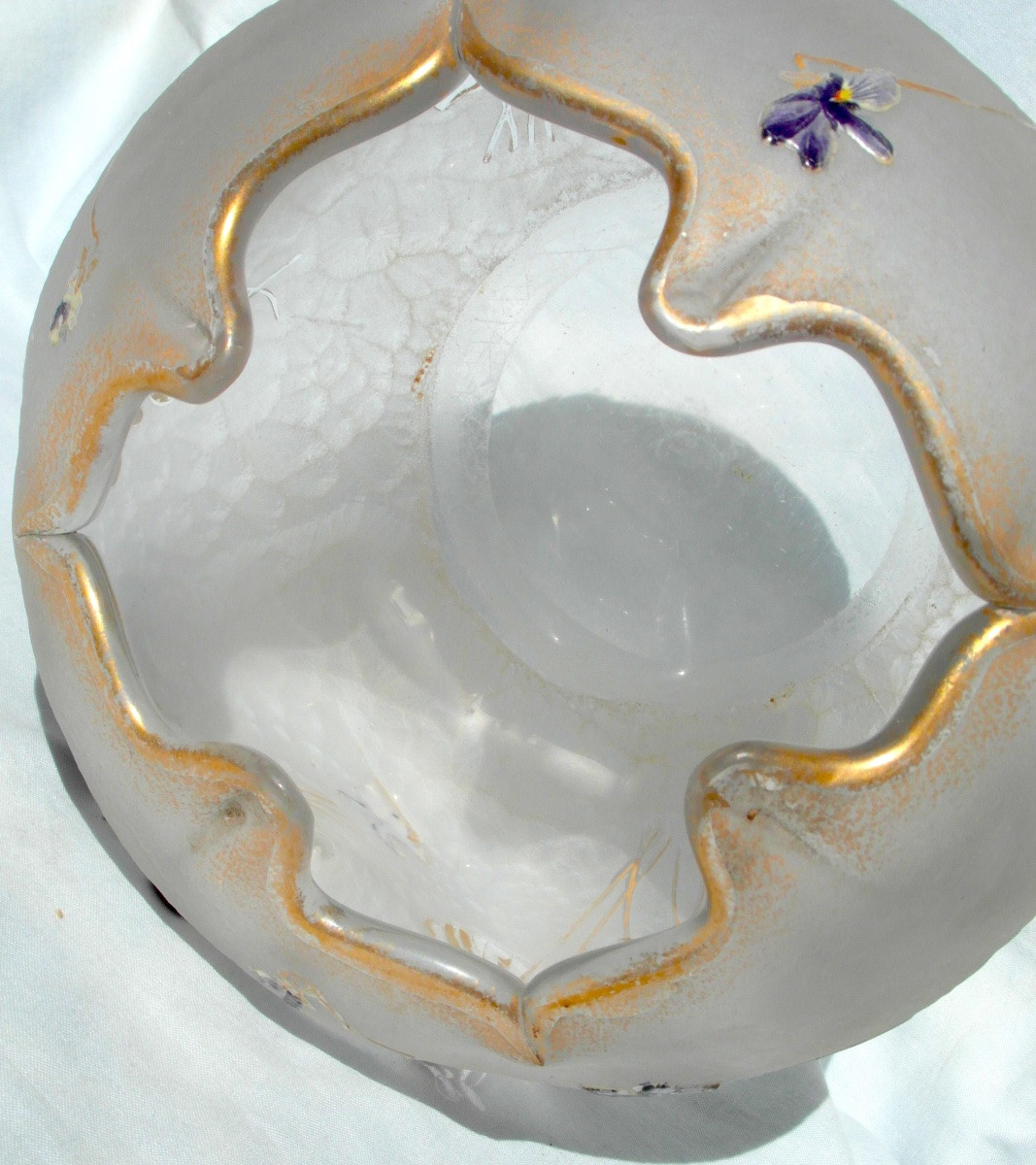 Vase boule cabossé et  festonné "violettes aux vents" par Montjoye, era daum galle legras 1900-photo-7