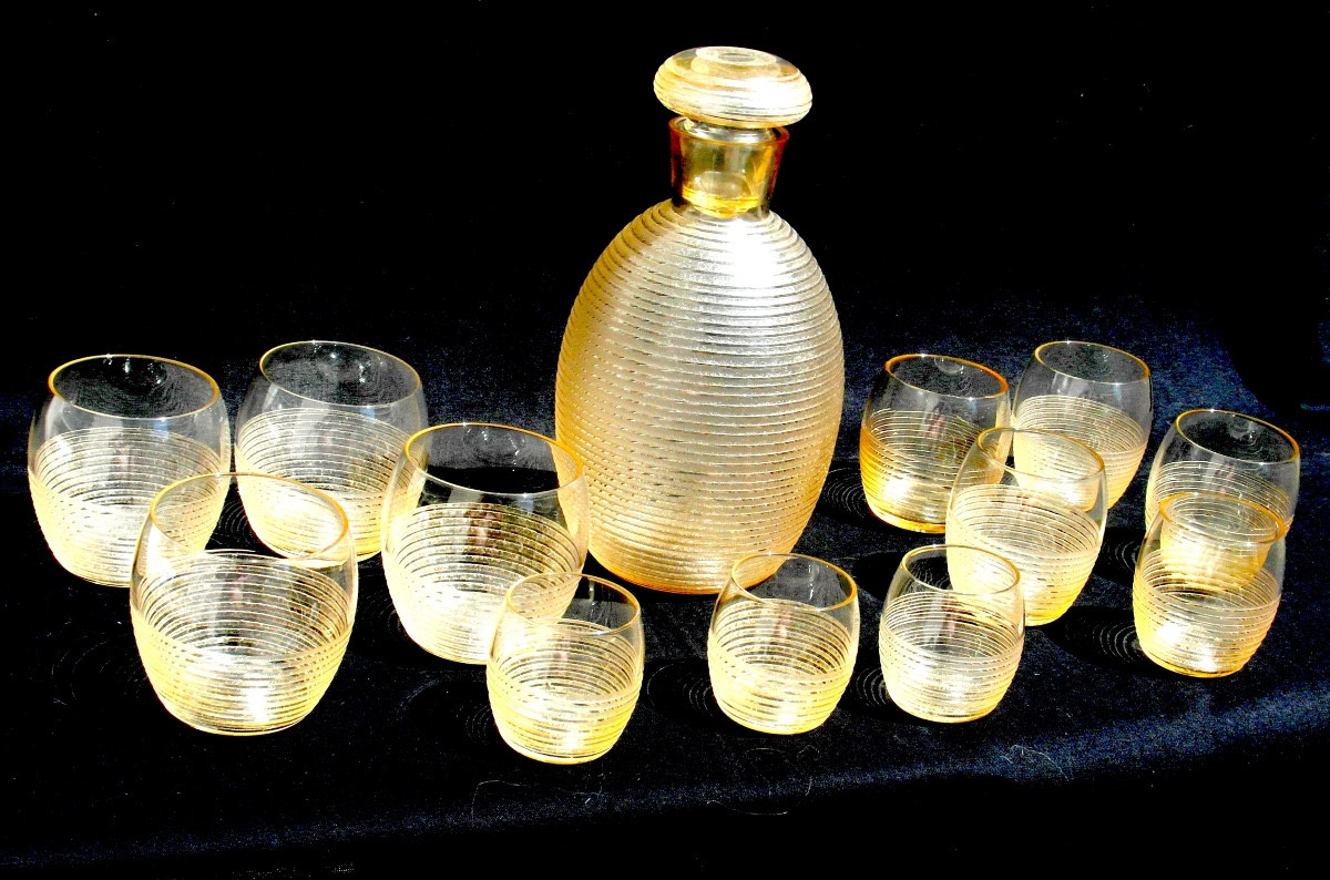 Service art-déco Daum en verre gravé effet granité et stries latérales, vers 1930