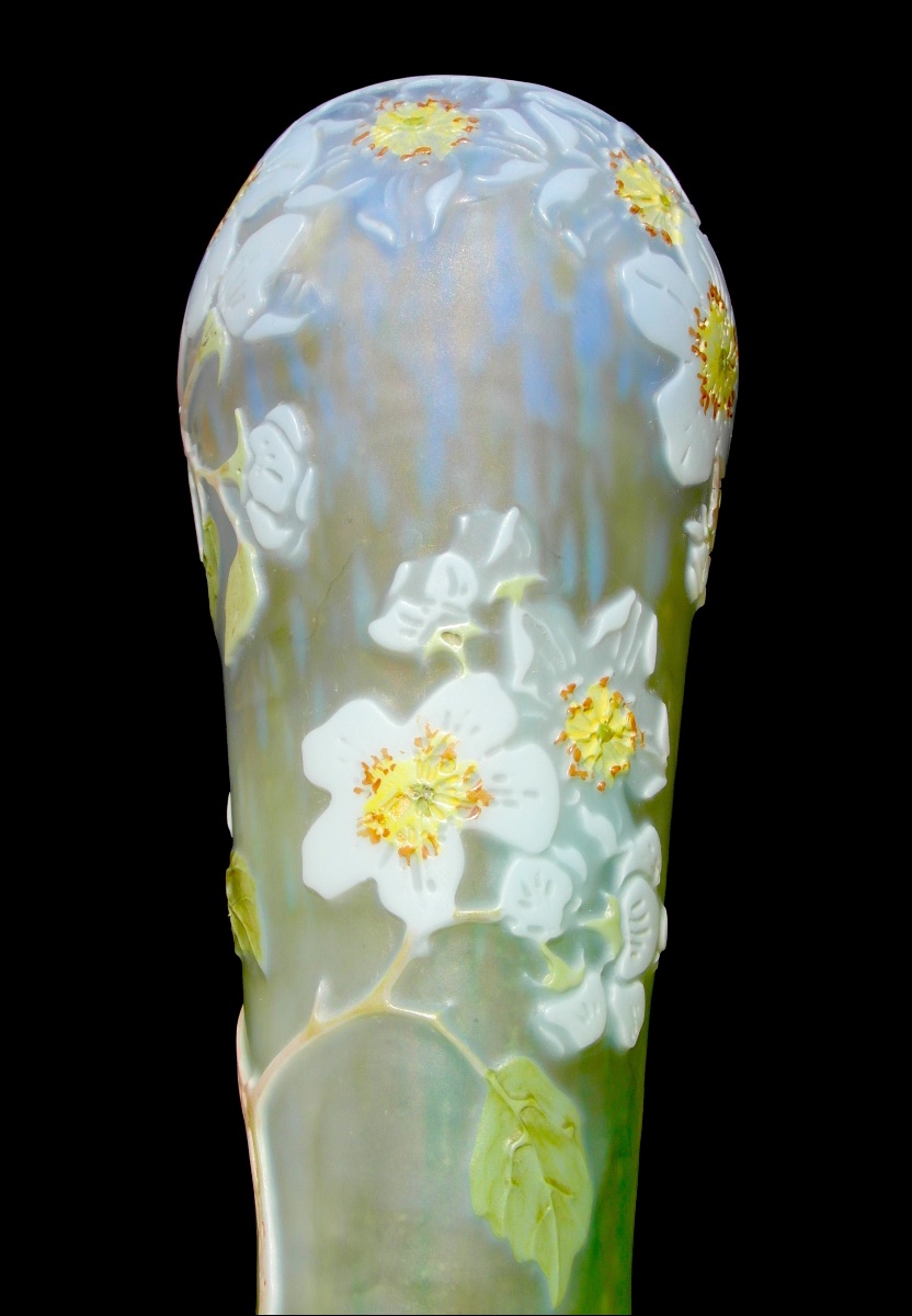 Vase soliflore aux fleurs de pommier par Legras, parfait, era daum galle 1900