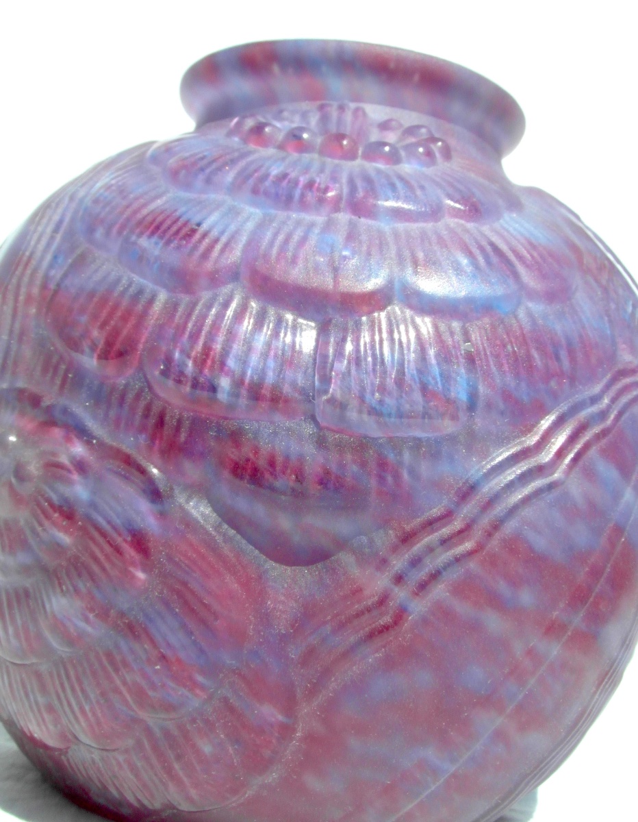 Vase art-déco en verre pressé-moule "chrysanthèmes Tokyo" par P. D'Avesn, era daum galle 1930-photo-2