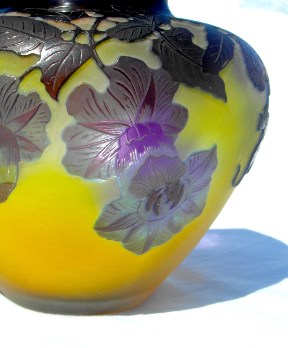 Vase gravé aux bignones bleues par Galle, parfait, vers 1900, era daum art-nouveau