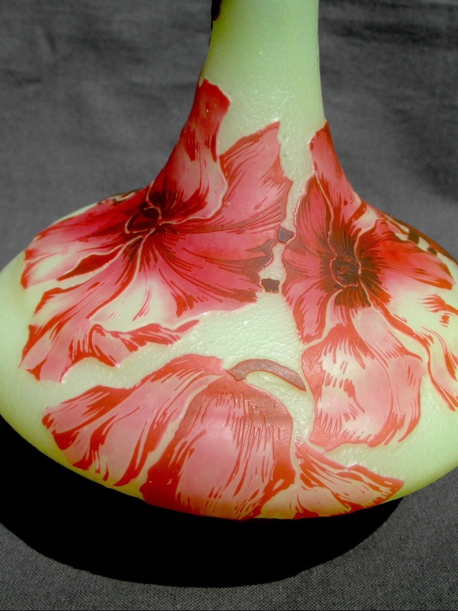 Single-flower Vase With Red Anemones By Devez, Era Daum Galle, 1920