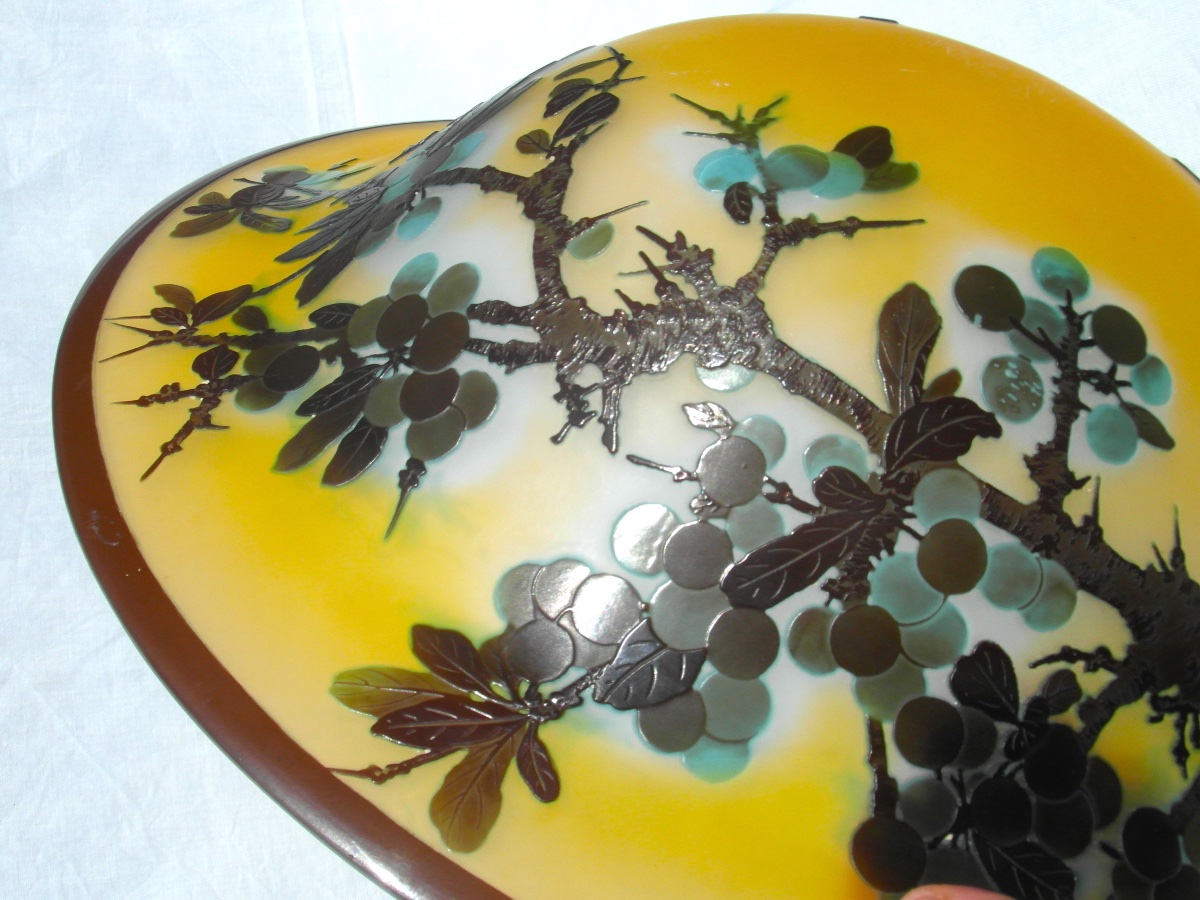 Lustre art-nouveau à décor de prunelles gravées, par Gallé, era Daum 1900-photo-1