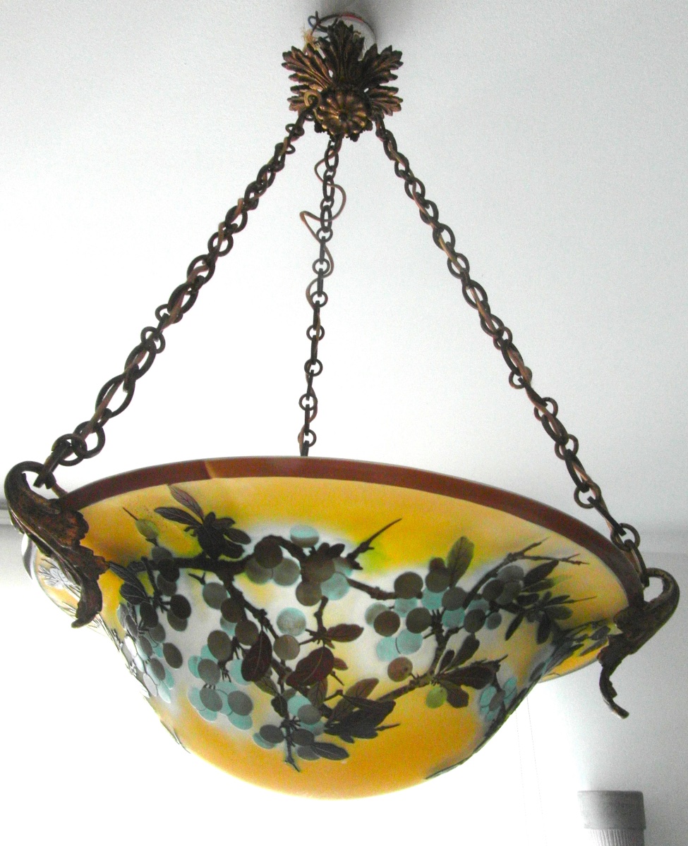 Lustre art-nouveau à décor de prunelles gravées, par Gallé, era Daum 1900-photo-3