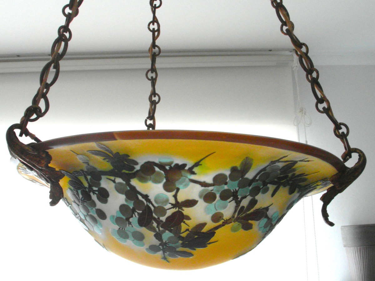 Lustre art-nouveau à décor de prunelles gravées, par Gallé, era Daum 1900-photo-6