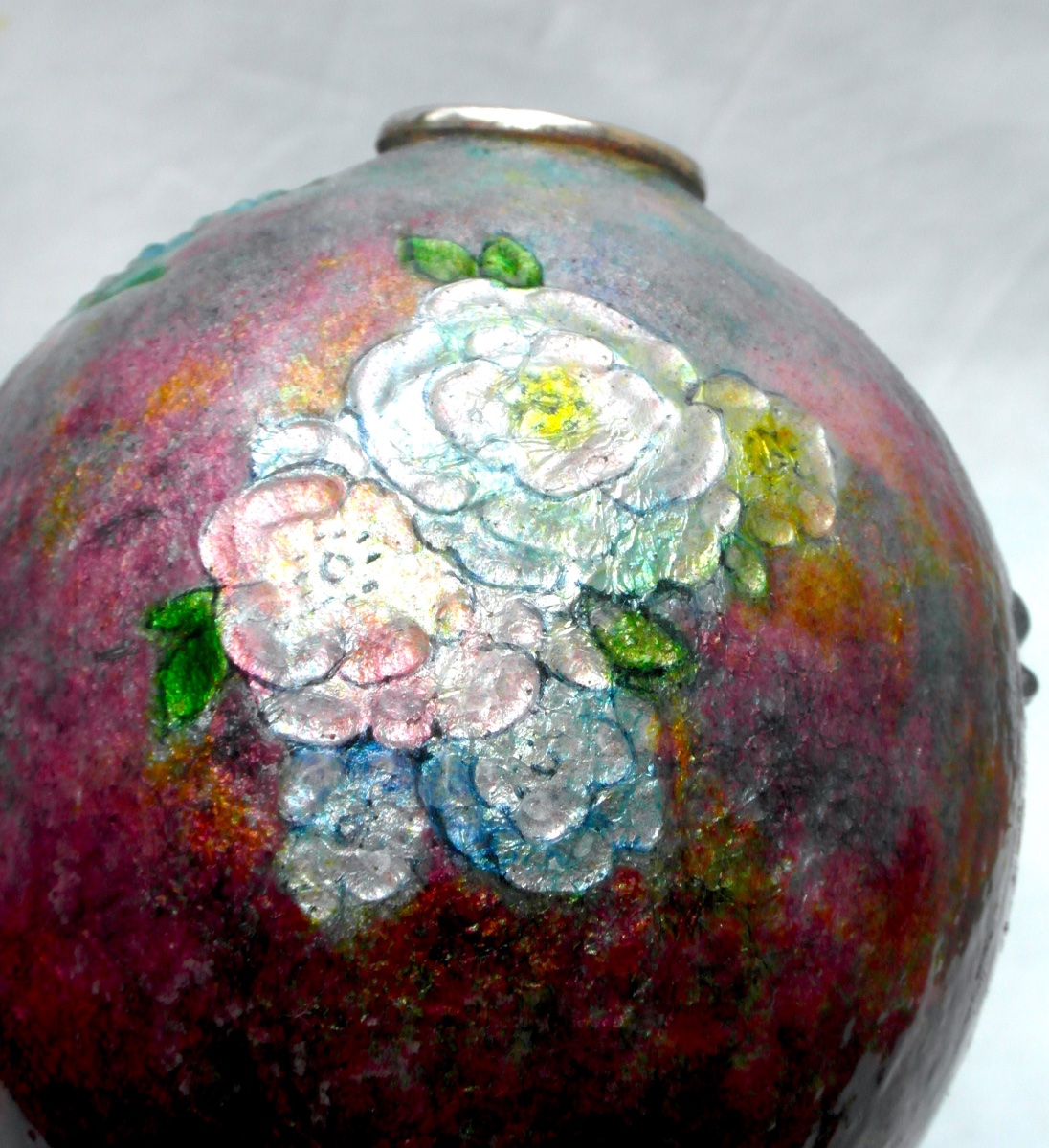 Vase boule "roses et myosotis" en émaux de limoges par Camille FAURE, era 1920 daum-photo-3