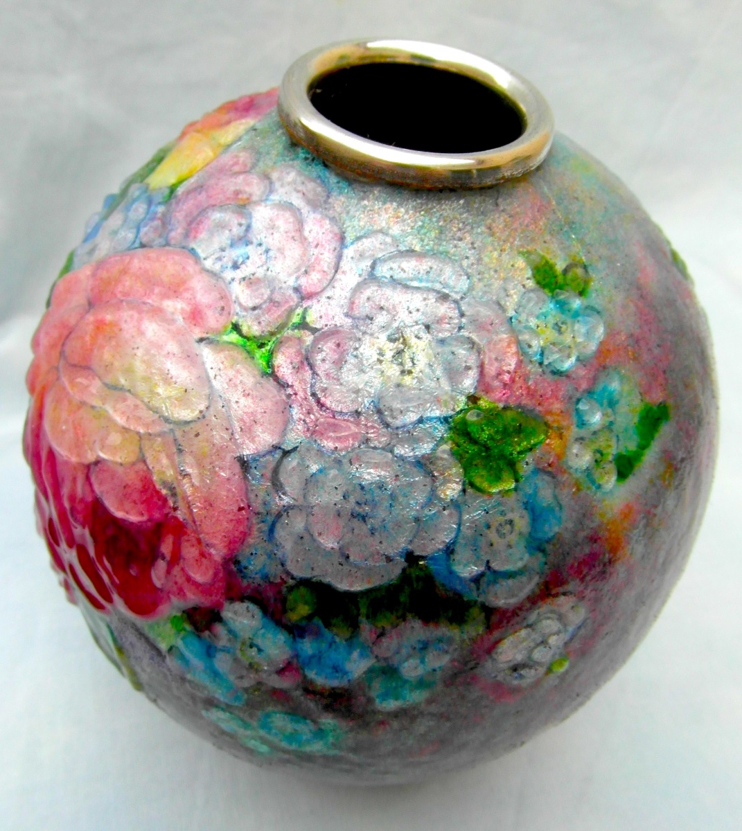 Vase boule "roses et myosotis" en émaux de limoges par Camille FAURE, era 1920 daum-photo-4