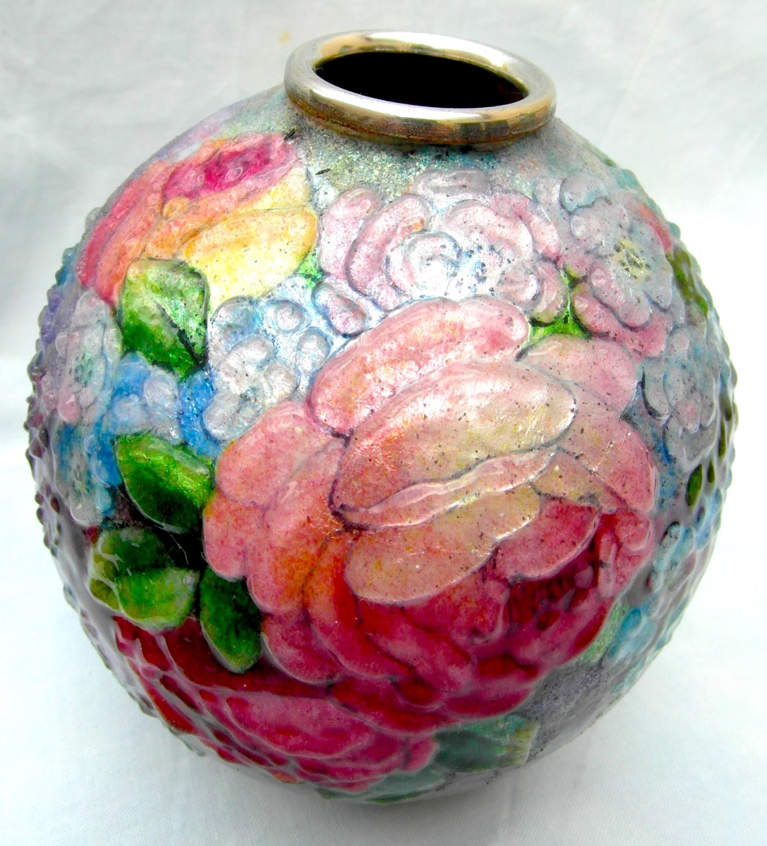 Vase boule "roses et myosotis" en émaux de limoges par Camille FAURE, era 1920 daum-photo-1