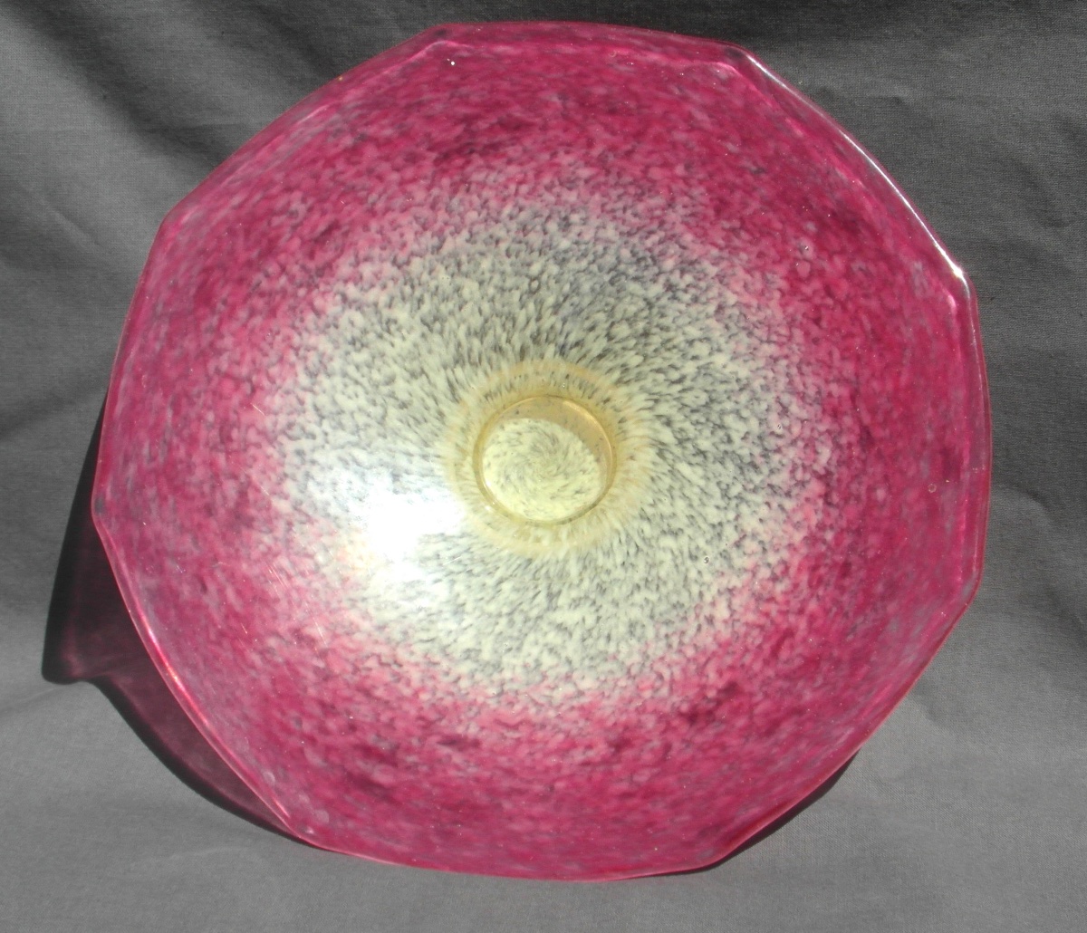 Schneider Jewelry Bowl With A Base Featuring Three Applied Balls; Formerly Daum Galle Art Deco-photo-1
