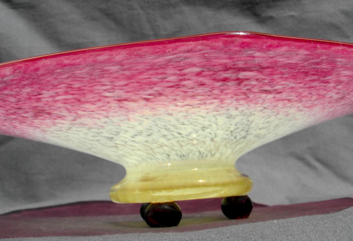 Schneider Jewelry Bowl With A Base Featuring Three Applied Balls; Formerly Daum Galle Art Deco