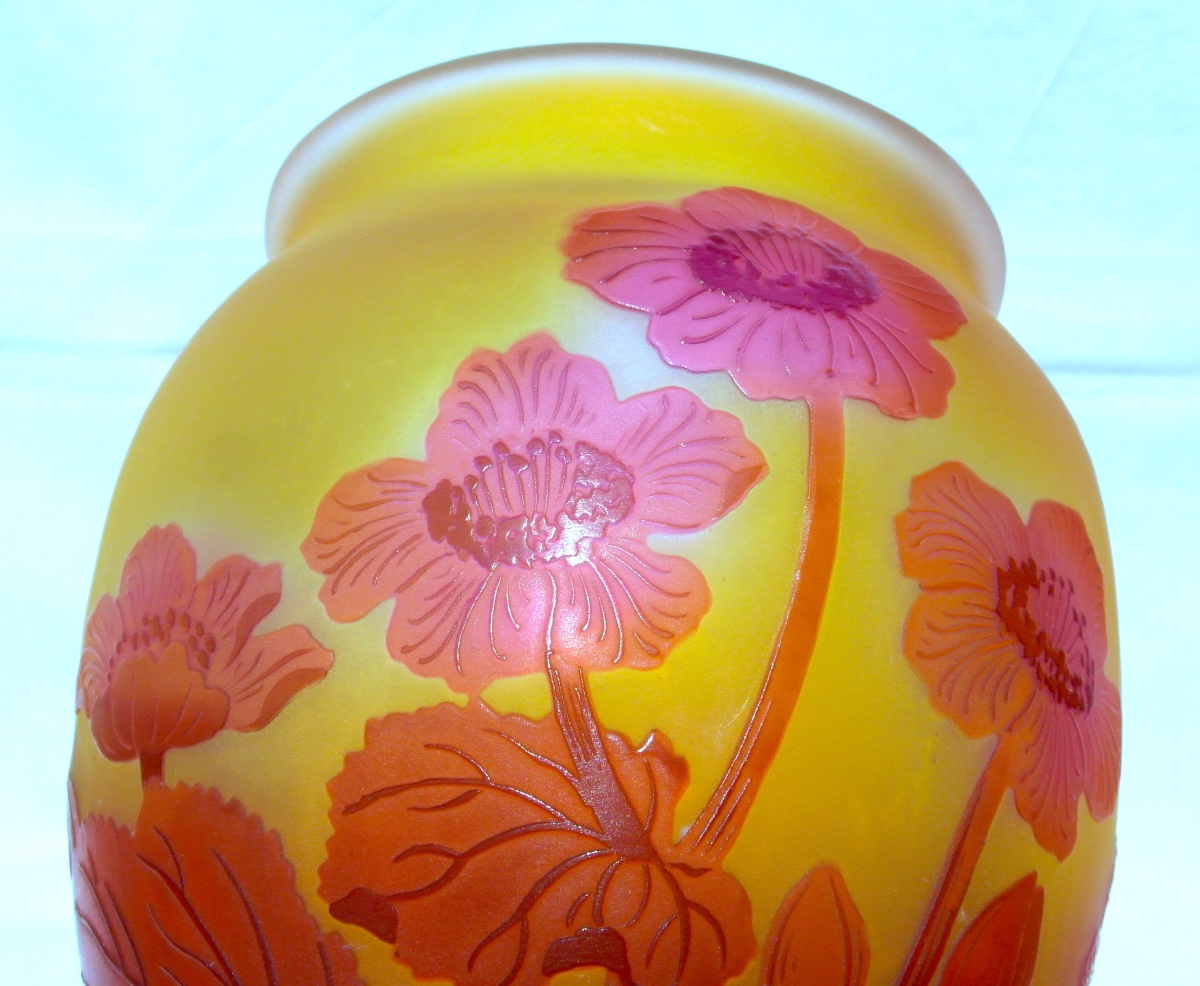 Vase art-nouveau à décor d'anémones du japon par Gallé, parfait, era Daum 1900