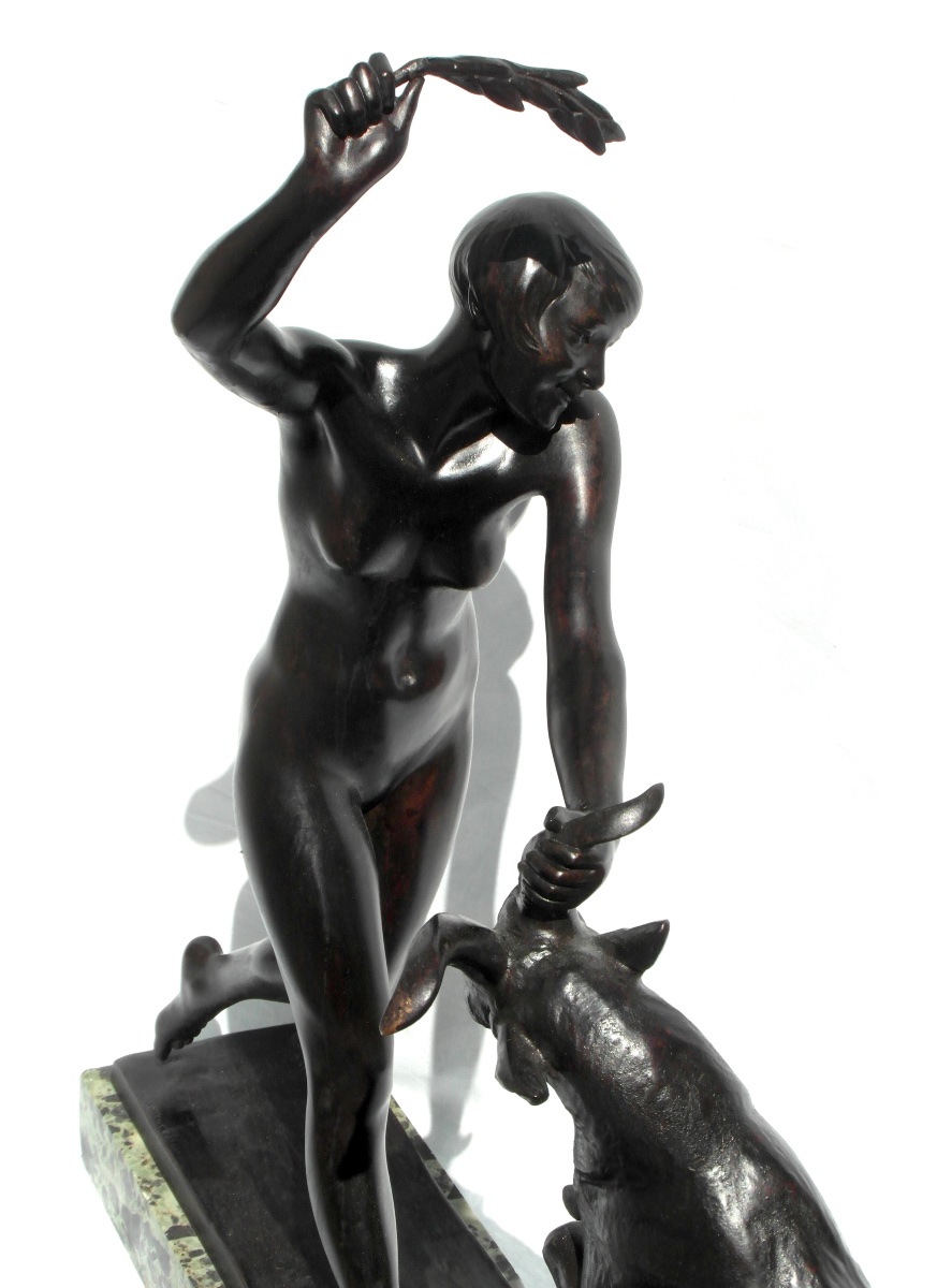 Grand bronze art-déco" "la beauté triomphe de la force" par L. Riché, era susse daum