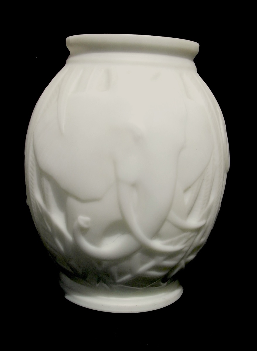 Vase art-déco aux Eléphants couleur ivoire par Pierre D'Avesn, era daum galle 1930-photo-2