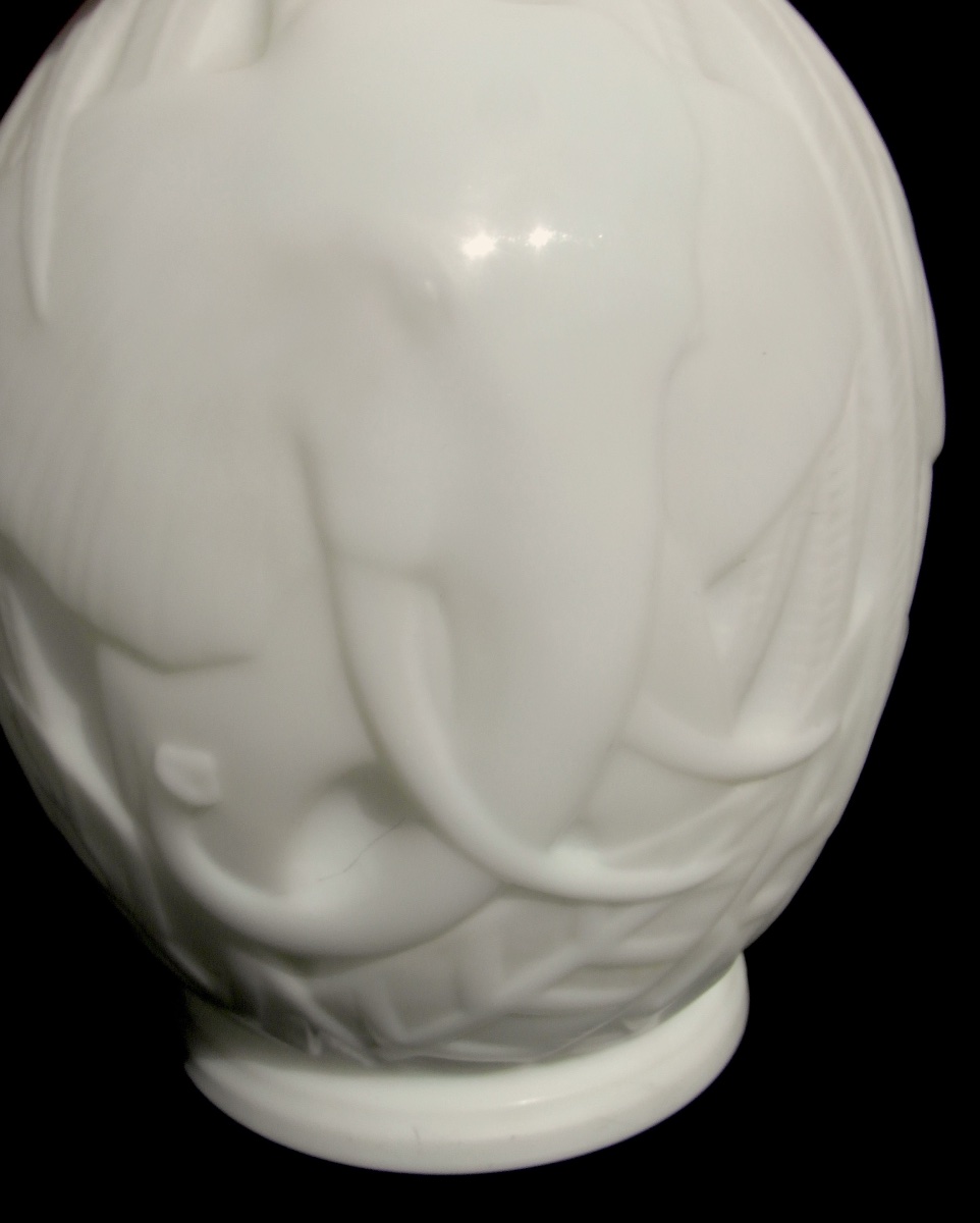 Vase art-déco aux Eléphants couleur ivoire par Pierre D'Avesn, era daum galle 1930-photo-3