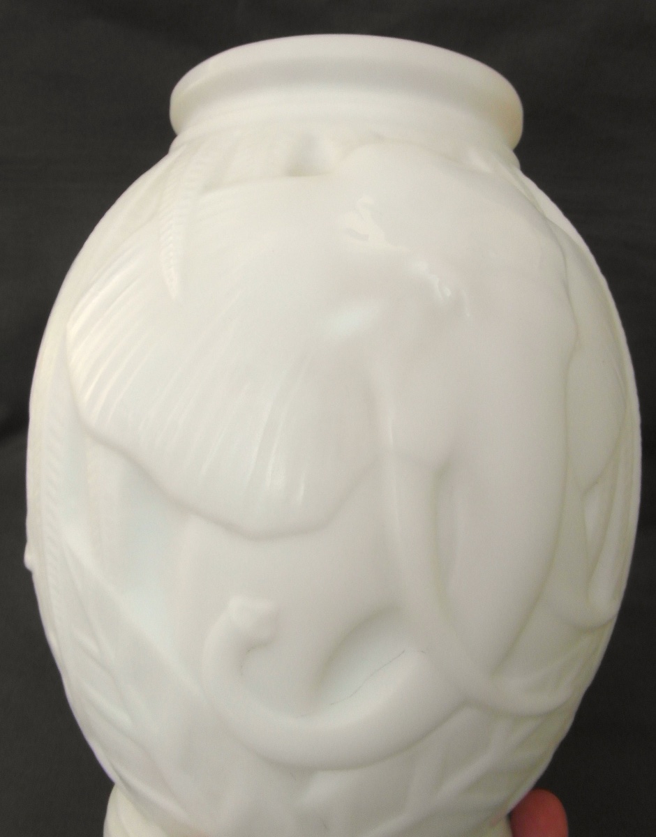 Vase art-déco aux Eléphants couleur ivoire par Pierre D'Avesn, era daum galle 1930-photo-4