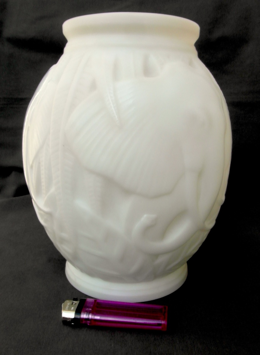 Vase art-déco aux Eléphants couleur ivoire par Pierre D'Avesn, era daum galle 1930-photo-1