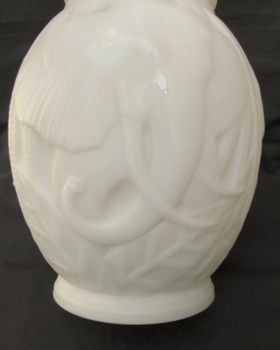 Vase art-déco aux Eléphants couleur ivoire par Pierre D'Avesn, era daum galle 1930-photo-2