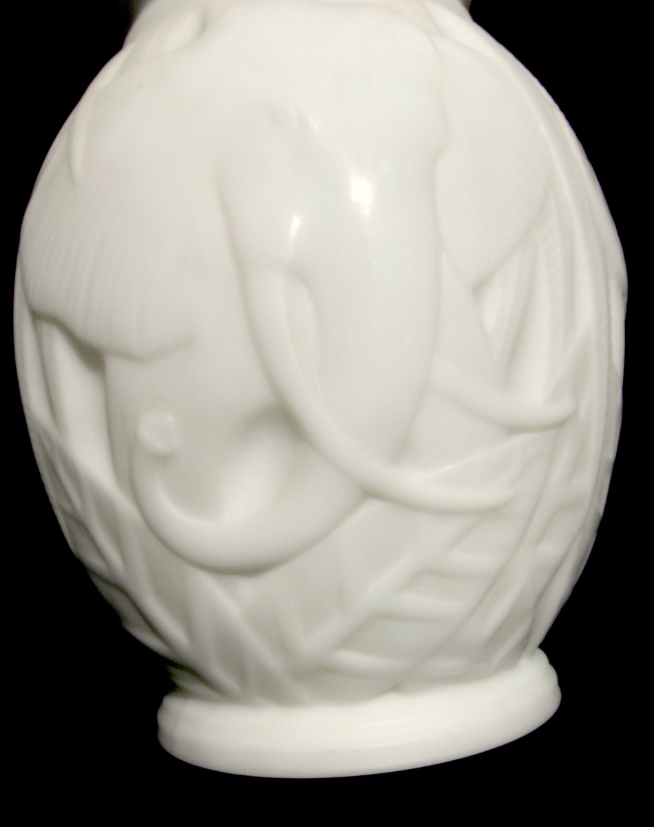 Vase art-déco aux Eléphants couleur ivoire par Pierre D'Avesn, era daum galle 1930-photo-5