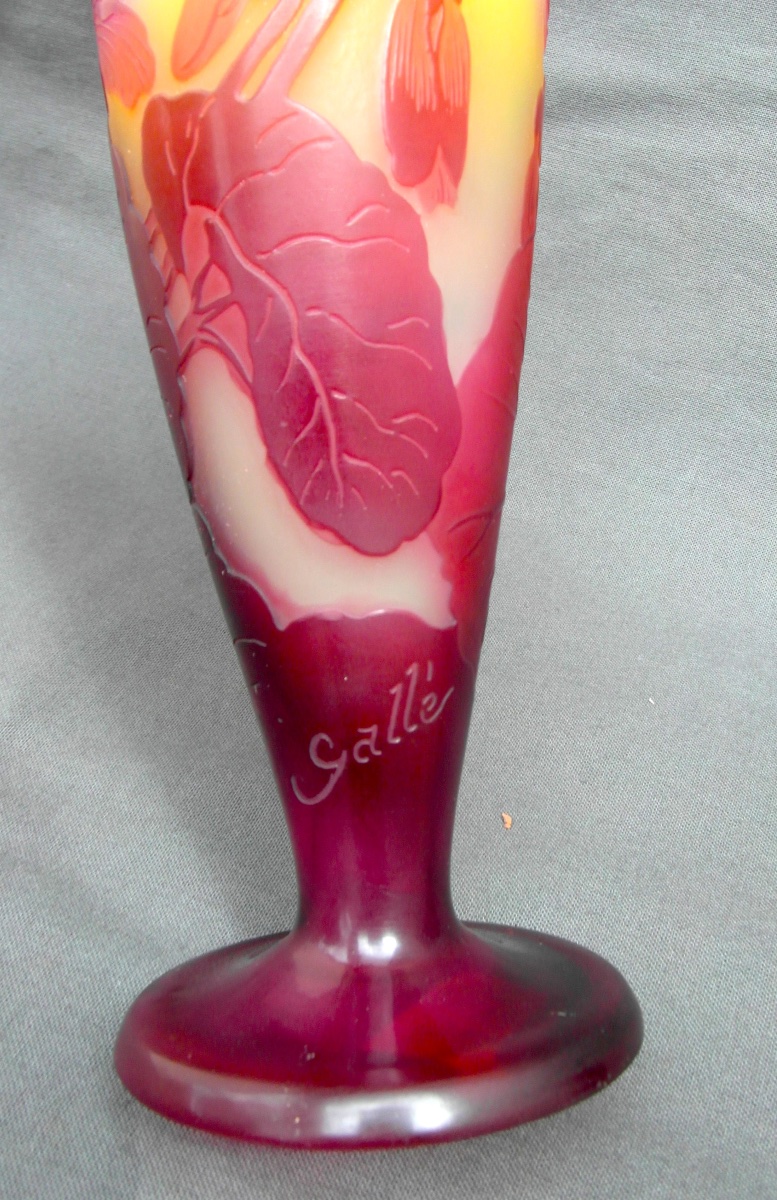Vase à décor de cyclamens  par Gallé, parfait, gravé, forme originale, era daum 1900-photo-3