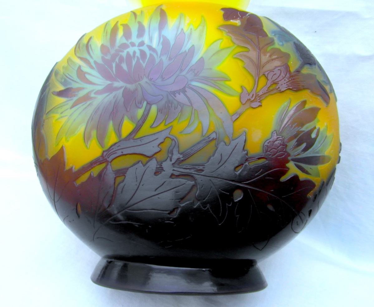 Vase Gallé aux chrysanthèmes bleus par Gallé, parfait, era Daum 1900-photo-4