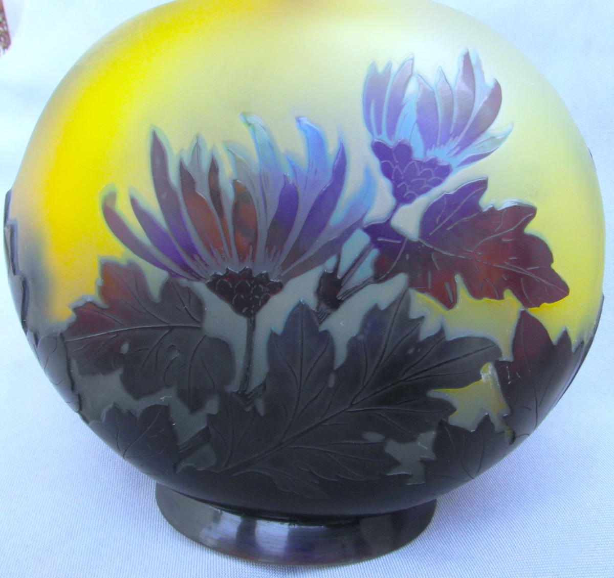 Vase Gallé aux chrysanthèmes bleus par Gallé, parfait, era Daum 1900-photo-7