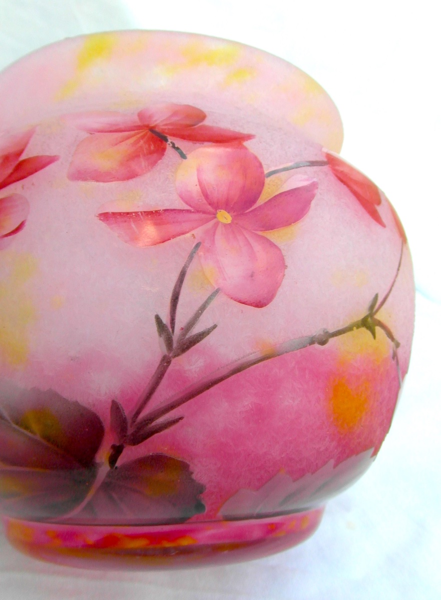 Vase aux begonias roses par Daum, parfait, era Gallé 1900
