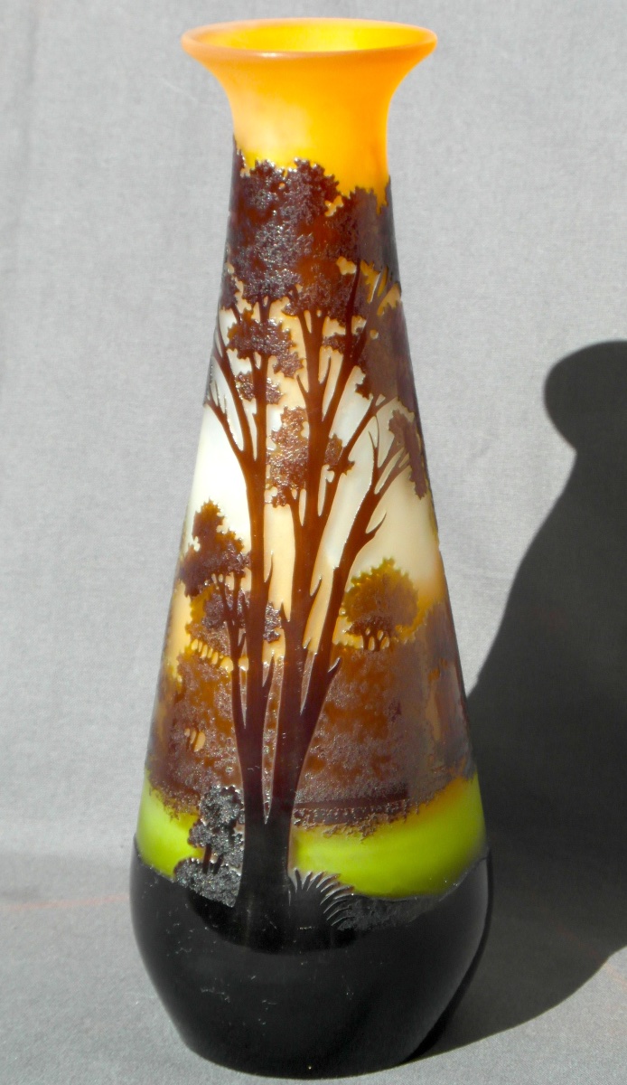 1900 Vase With Engraved Lake Landscape Design By Gallé, In Perfect Condition, 25 Cm, Daum Art Nouveau Era-photo-2