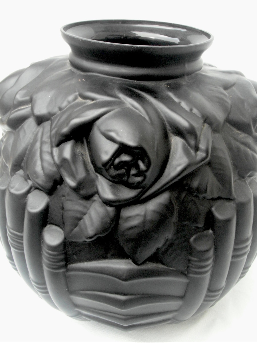 Art Deco "roses And Bamboo" Vase Made Of Pressed-molded Glass, 1930, From The Daum Galle d'Avesn Era