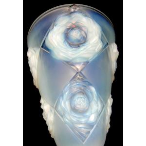 Art-deco Vase In Opalescent Glass With Peonies By H. Dieupart, Era Daum Lalique Sabino 1920